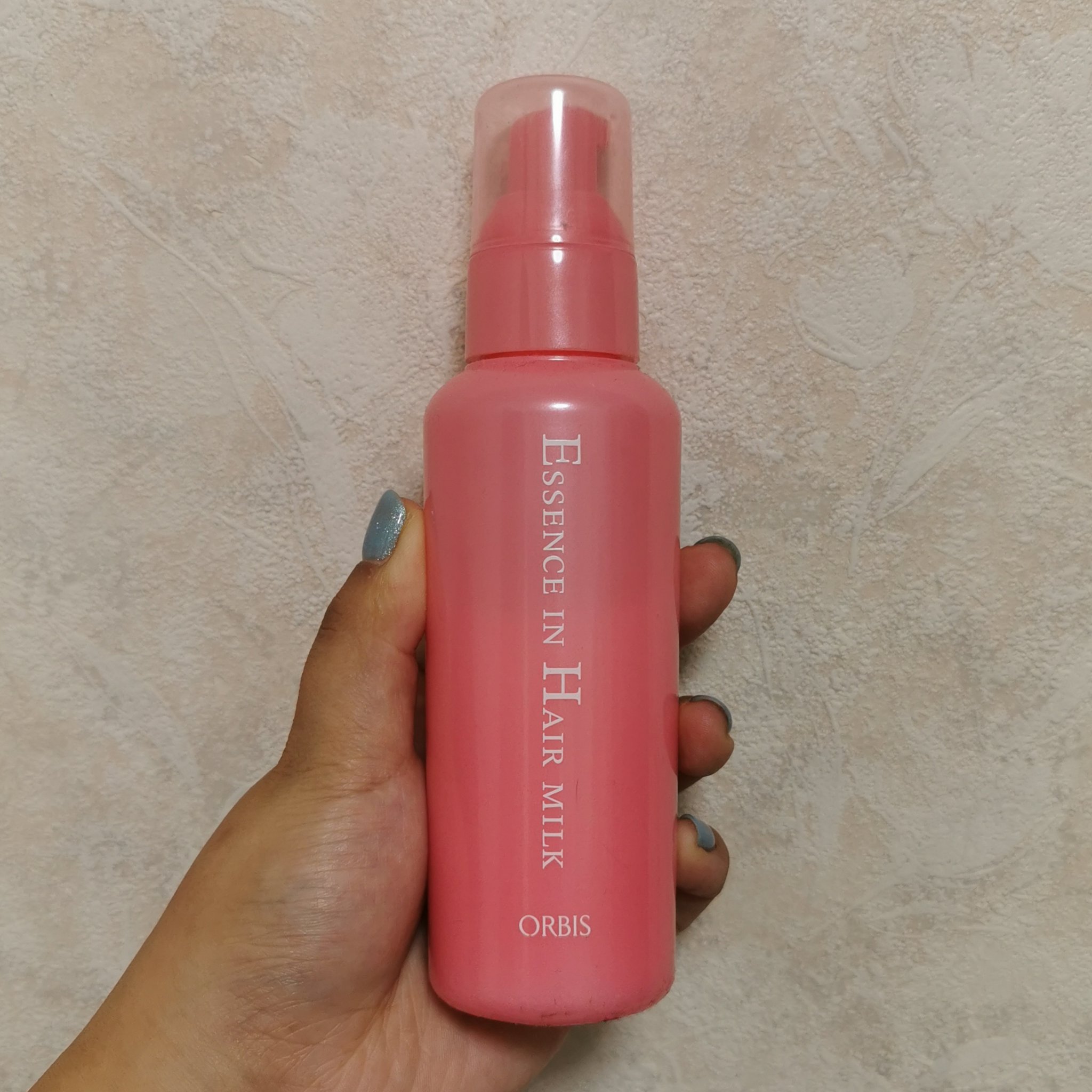 🌸オルビス エッセンスインヘアミルク ¥1320(税込)


［特徴･フリー成分］

無香料、無着色、アルコールフリー
髪の内側と外側から同時にケアする美容液成分と高保水ミルクでWケア

これをお風呂上がりの濡れた髪に付けてドライヤーする