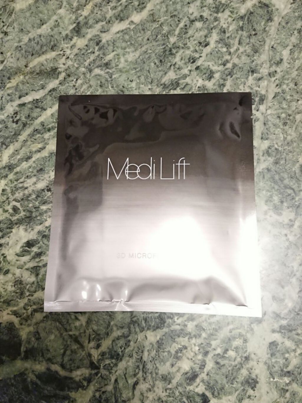 Pink on LIPS 「メディリフト3Dマイクロフィラー(口元用シート状美容液)ヒアル..」(1枚目)