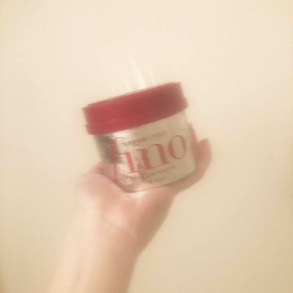 finoのヘアマスク
噂のfinoのヘアマスク👩🏻‍🦰♡
私は今までブリーチ10回以上はしていて本当に髪の毛パサパサで他のトリートメントとか使ってもなかなかサラサラにならなくて悩んでいたんだけど、Twitterで美容垢の方がオススメし