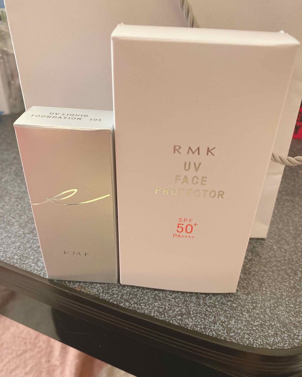 RMK

UVフェイスプロテクター50
SPF50+PA++++(写メ右)
税抜き3000円
UVリクドファンデーション
SPF50+PA+++(写メ左)
税抜き4500円

どんなに日焼け止め対策してるんだ!!ってくらい買いました(○•̀