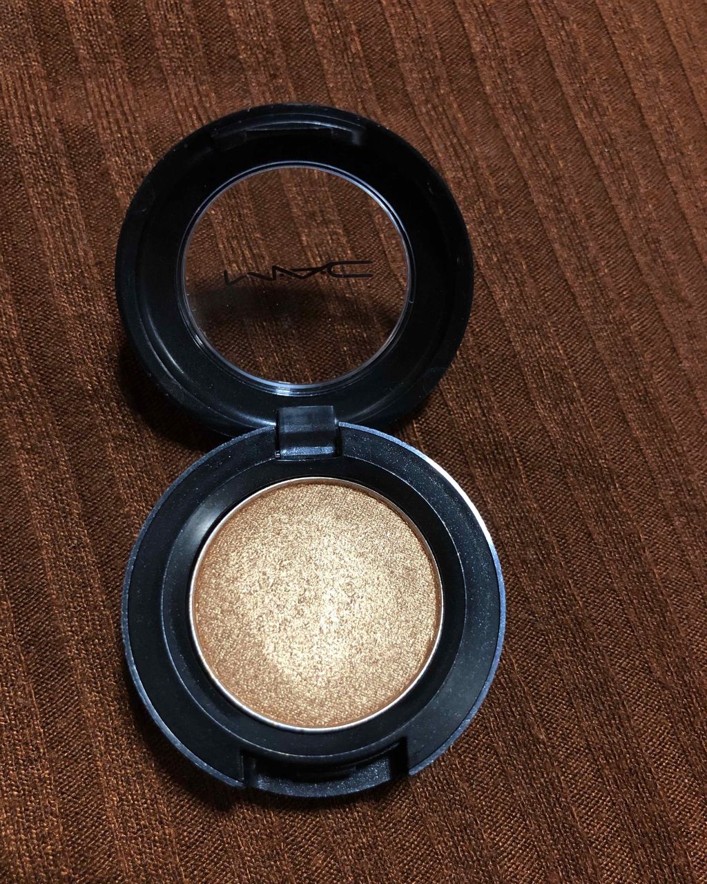スモール アイシャドウ アンバー ライト/M・A・C/単色アイシャドウを使ったクチコミ（2枚目）