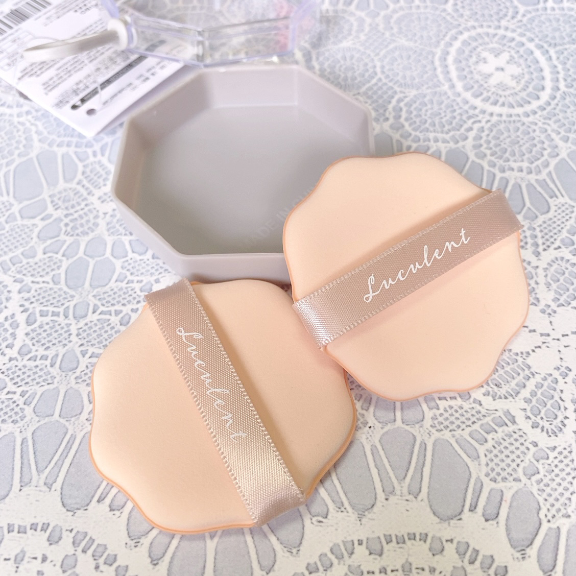 メイクアップパフ（花形、２個、専用ケース付）/DAISO/パフ・スポンジを使ったクチコミ（2枚目）