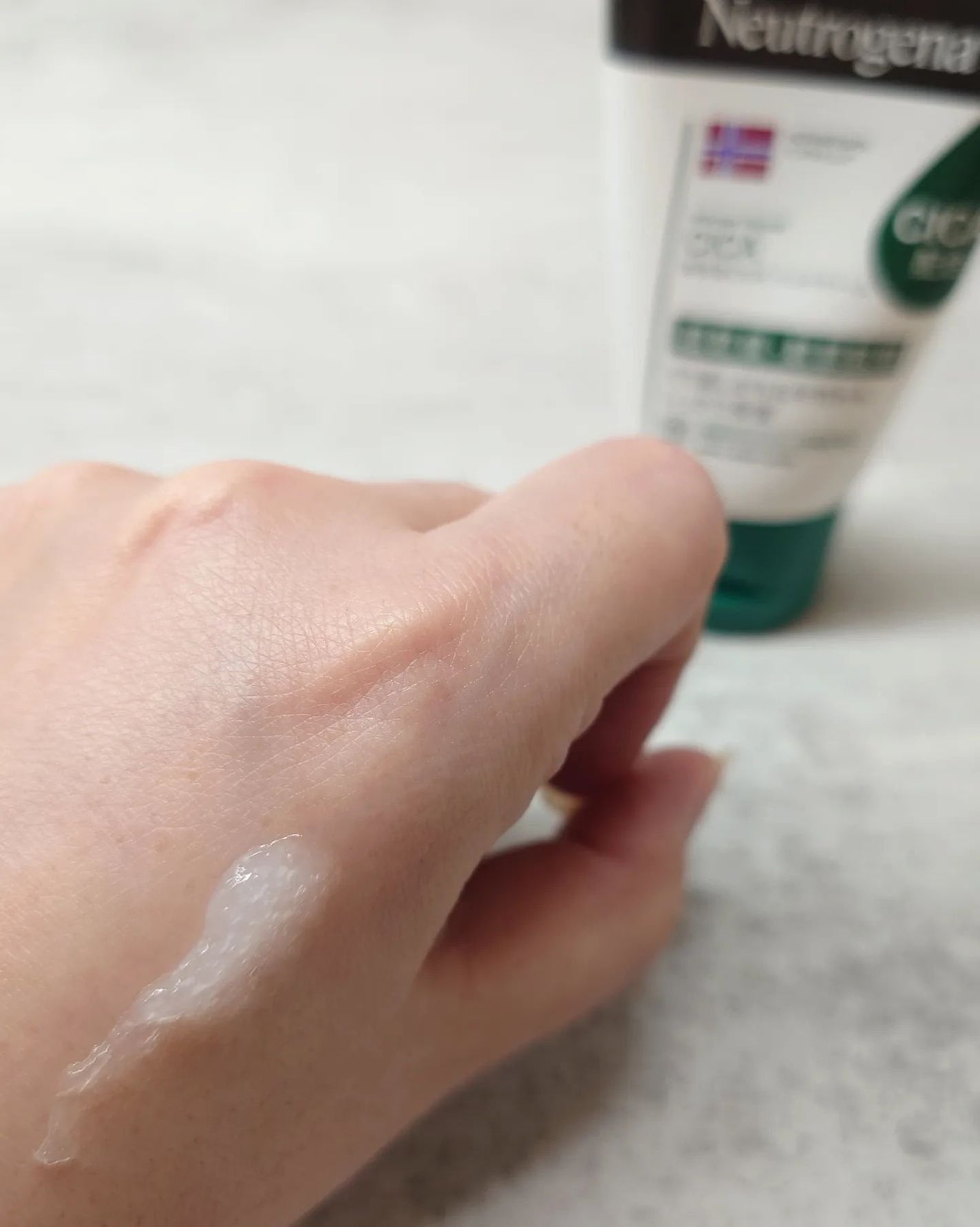 ノルウェーフォーミュラ インテンスリペア CICA ハンドクリーム/Neutrogena/ハンドクリームを使ったクチコミ(2枚目)