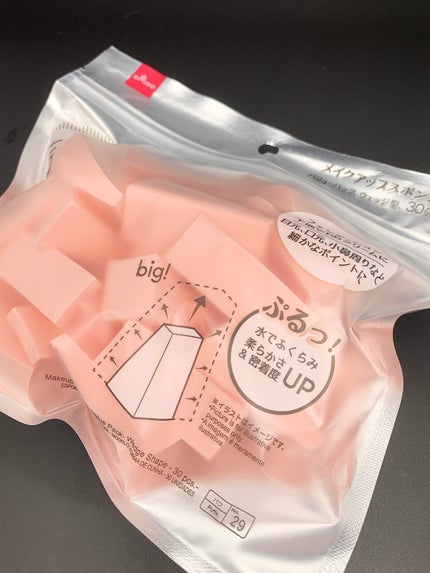 メイクアップスポンジ(バリューパック ウェッジ型 30個)/DAISO/パフ・スポンジを使ったクチコミ(1枚目)