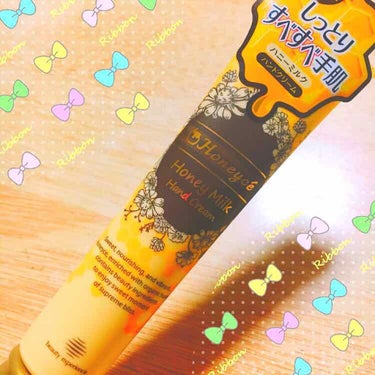 #ハニーチェ
#ハニーミルク
#ハンドクリーム 
#🐝🐝🍯

スーッと伸びて、ベタベタしない🤩
においも優しくいいはちみつのにおい👍

42ｇ 550円(税抜)

オススメです🍒🍒🍒