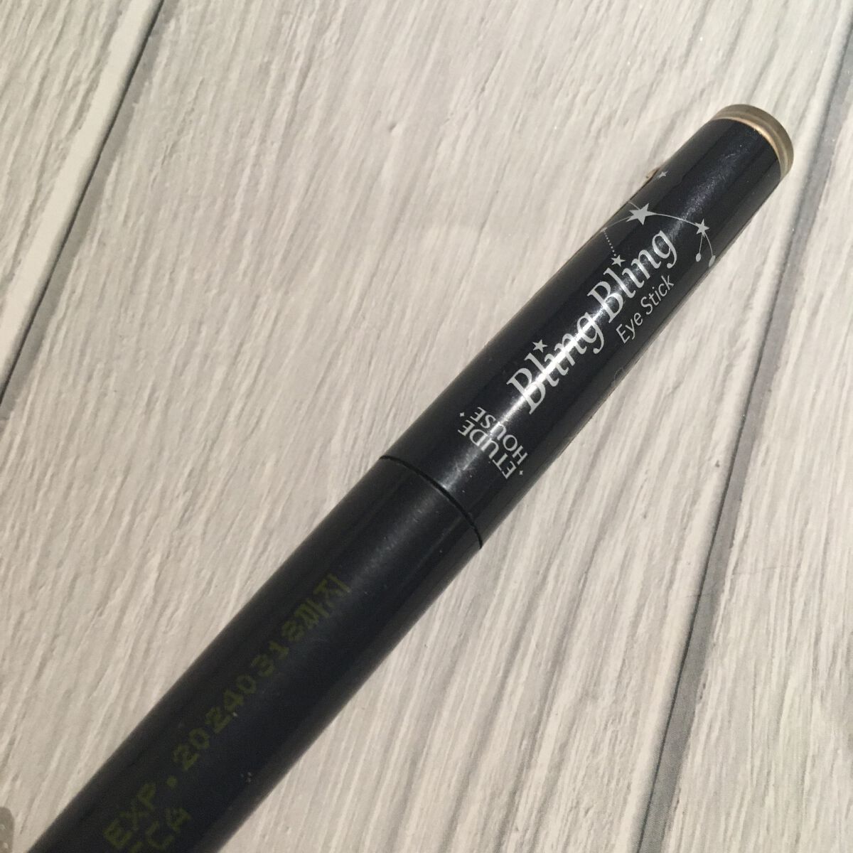 キラキラ アイシャドウ/ETUDE/スティックアイシャドウを使ったクチコミ(1枚目)