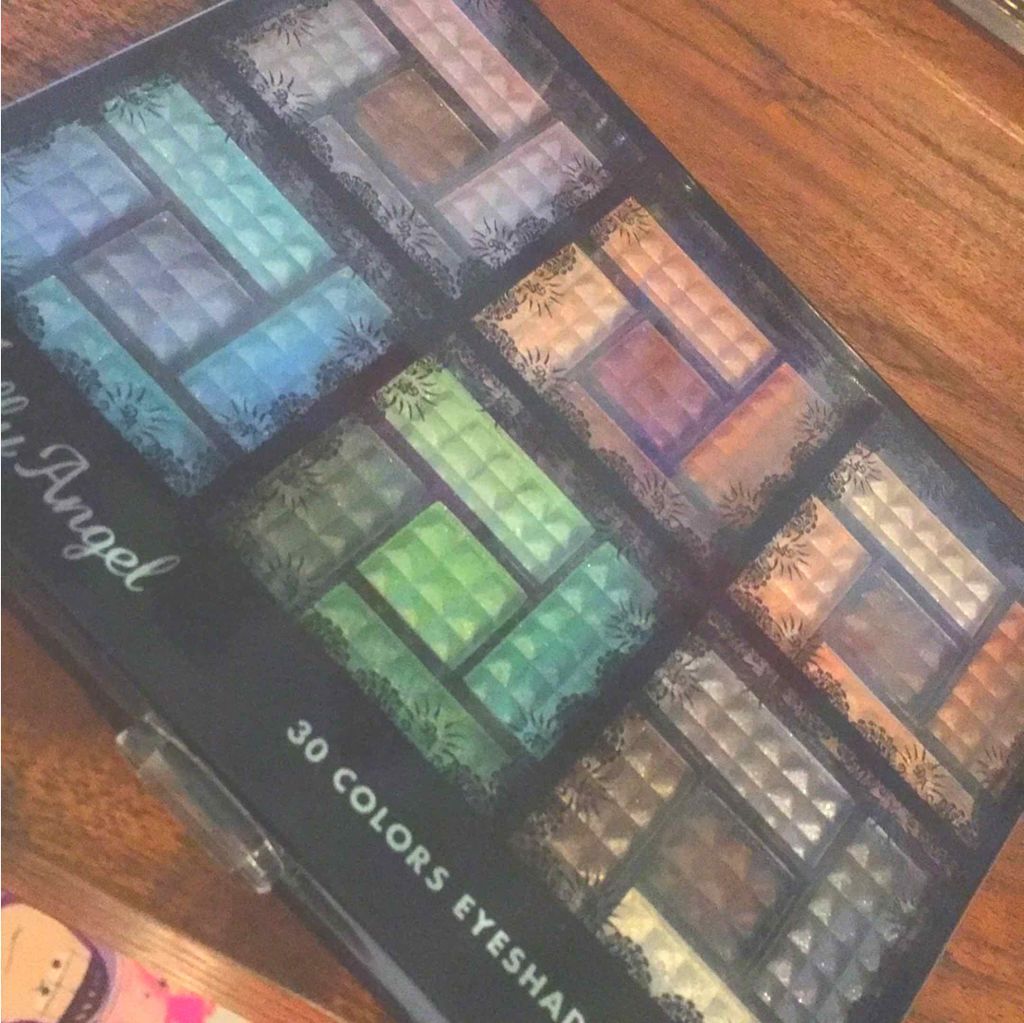30COLORSEYESHADOWPALETTE/Dolly Angel/アイシャドウパレットを使ったクチコミ(2枚目)