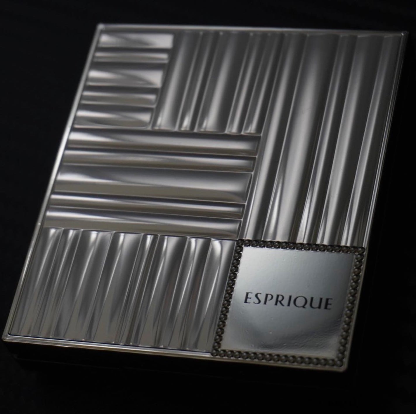 contradiction on LIPS 「CGみたいに撮れた😂エスプリークのチークはハッピーなムード👾多..」(1枚目)