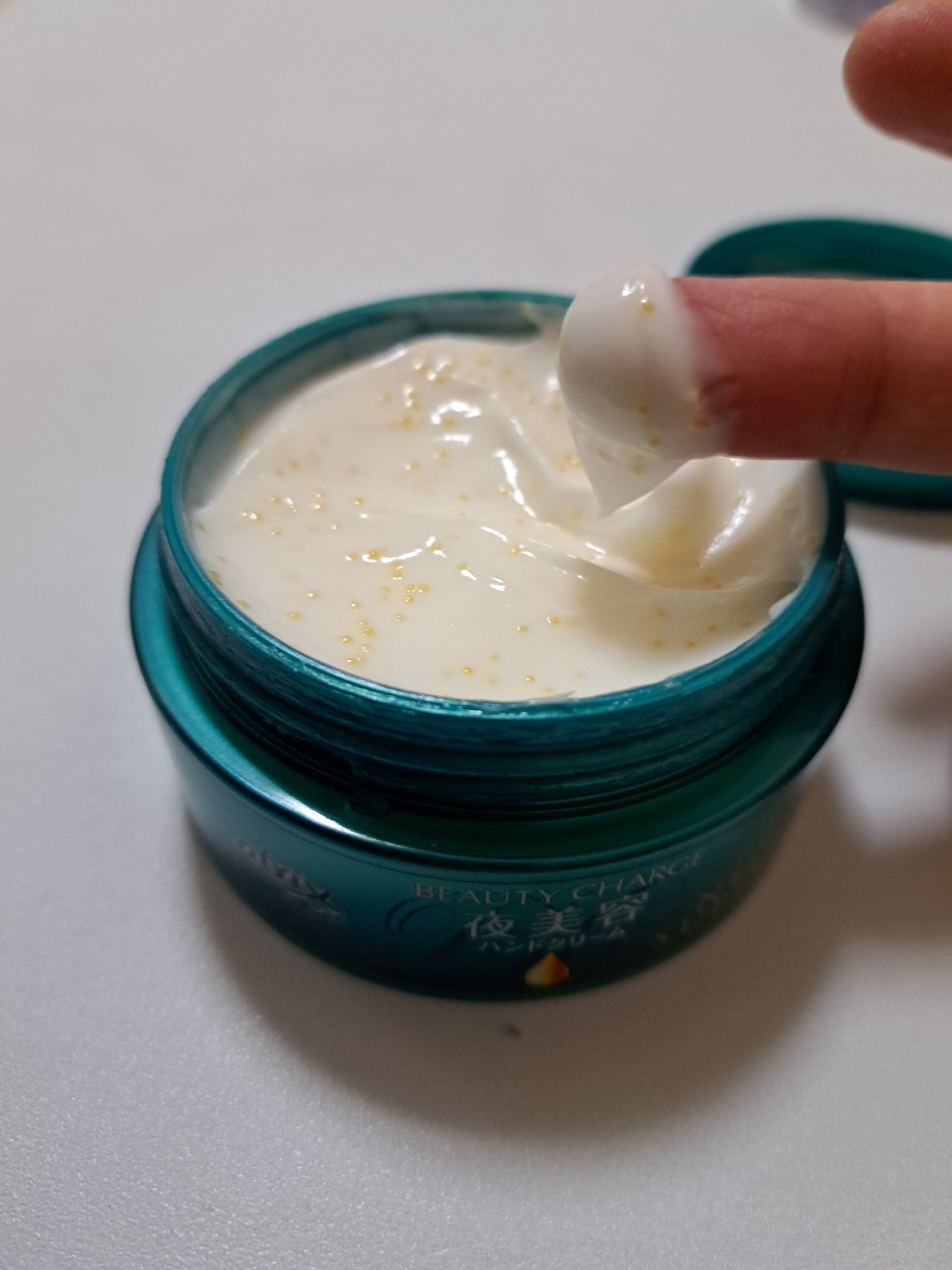 やっぱり色々試してみたけれど、このハンドクリームが一番良かったの！
こっくりとした滑らかさと、香りが好き！

あと、最近揃えたキュレルシリーズ！ボディソープは泡立ちはあまり良くないけど肌への負担が少なくて、まぁまぁ良いかなー。