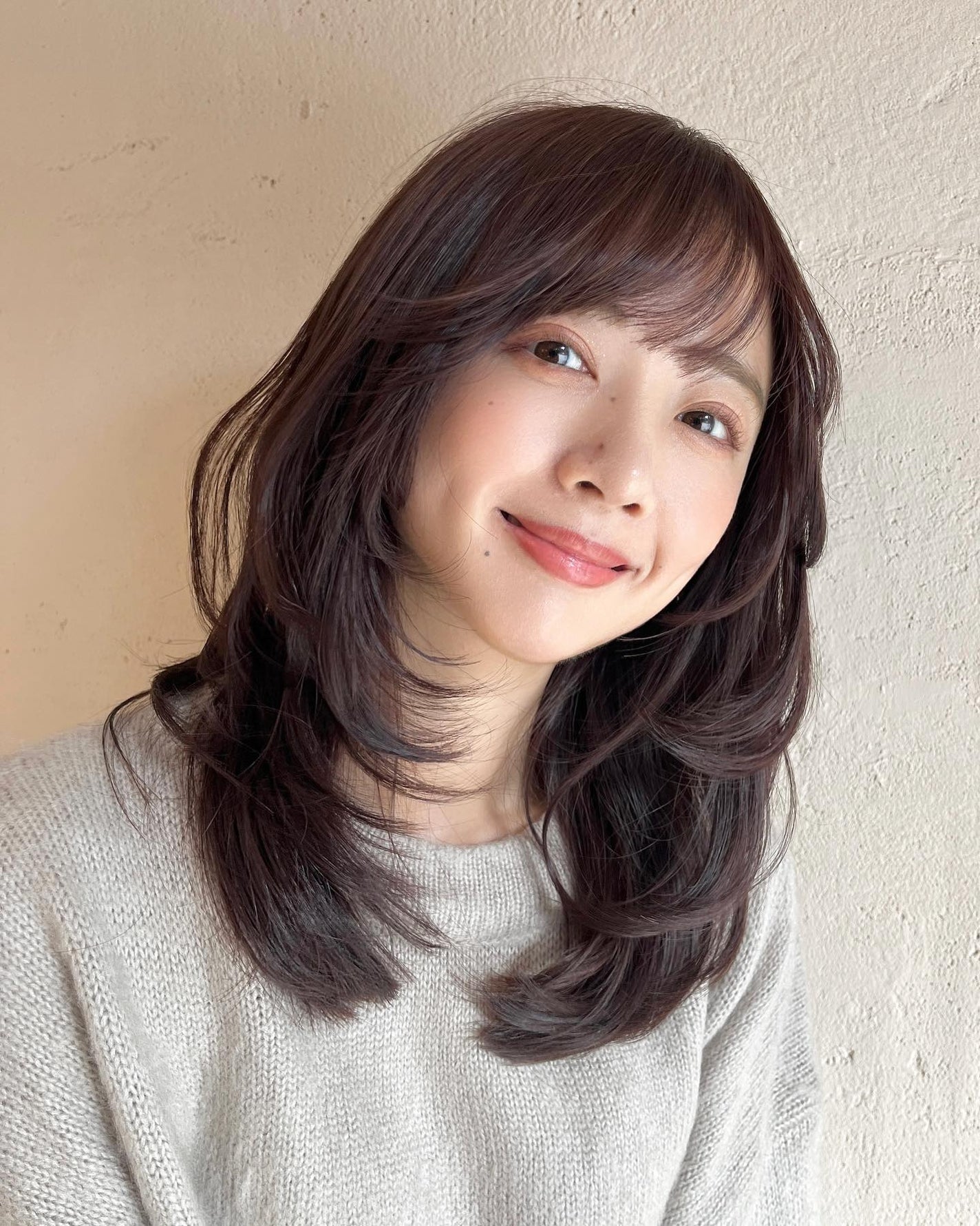 HARUNA on LIPS 「大人気なチョコレートとベリーなカラーに🩷ふわっとレイヤーカット..」(1枚目)