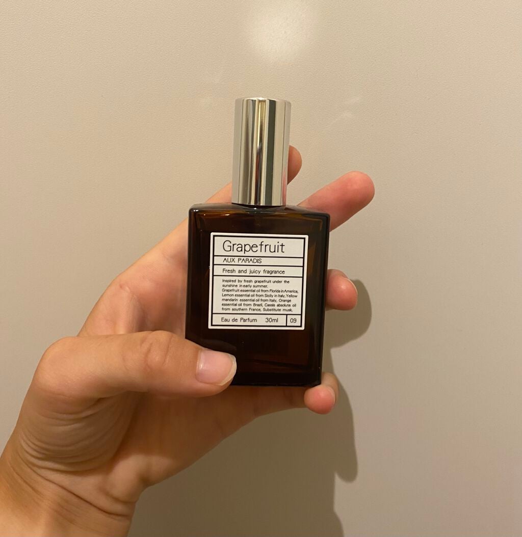 Hina. on LIPS 「今回は香水の紹介します🙌🏼AUXPARADIS#09Grape..」(1枚目)