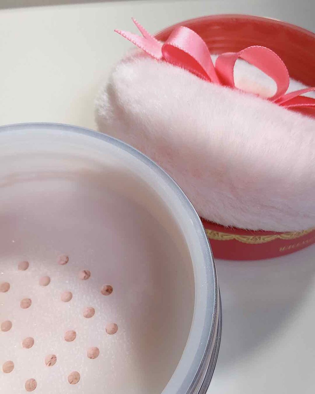 ボディパフパウダーN プリズムパール(サラ スウィートローズの香り)/SALA/ボディパウダーを使ったクチコミ(2枚目)