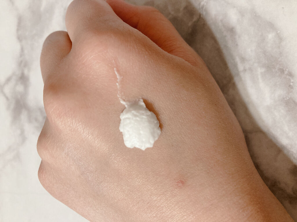  フルーティフィグ スノーシア ハンドクリーム  30ml/L'OCCITANE/ハンドクリームを使ったクチコミ（2枚目）