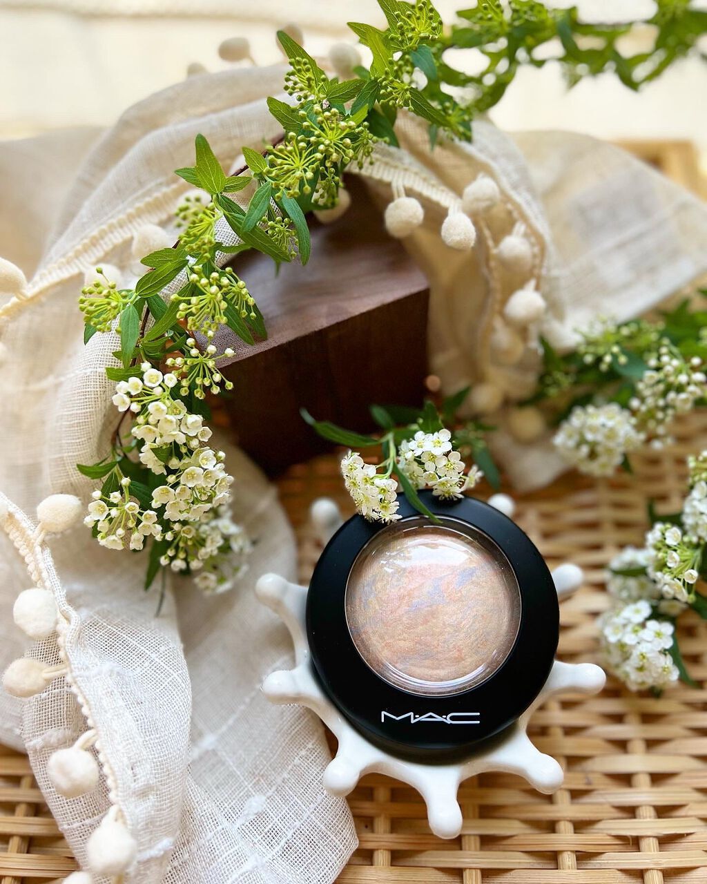 ペダル on LIPS 「【M•A•Cミネラライズスキンフィニッシュライトスカペード】目..」(1枚目)