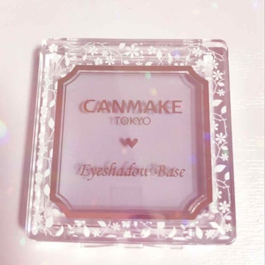 【CANMAKE アイシャドウベース】

CANMAKEのアイシャドウベースのお色味ラディアントブルーです\( ¨̮ )/

アイシャドウの持ちが良くなるのかなあと思い初めてちゃんとしたアイシャドウベー