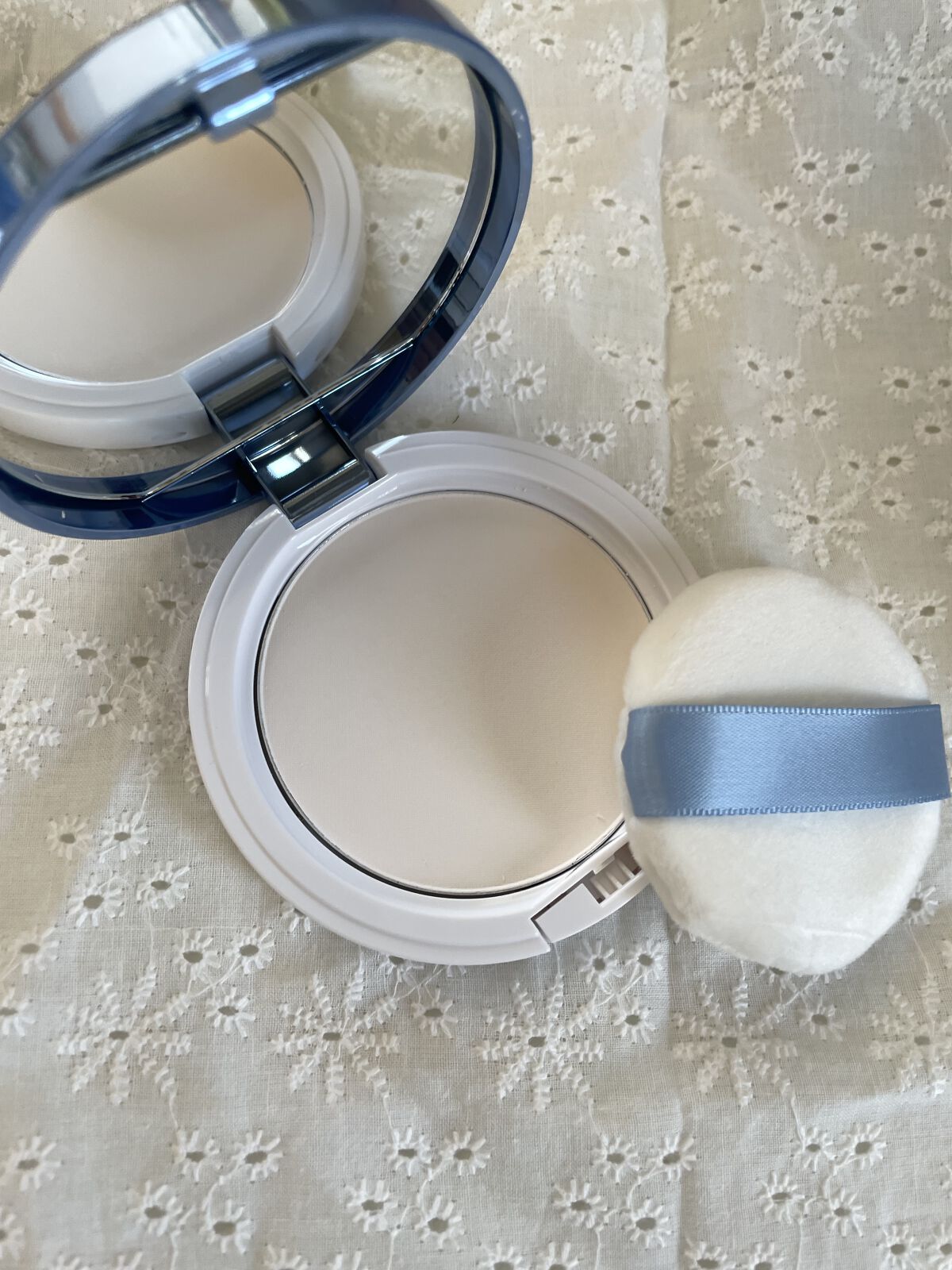 すっぴんホワイトニングパウダーA コンパクトタイプ/クラブ/フェイスパウダーを使ったクチコミ（2枚目）