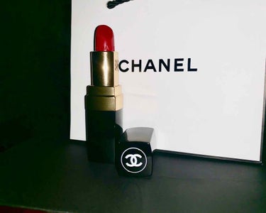 CHANEL ルージュココ 444 ガブリエルです💄💋
【ツヤ×高発色＝神コスメ】です！
どこの口紅でも唇の皮がポロポロむけてきてしまう私ですが、この口紅は1日中付けててもなりませんでした！
皆様も是非