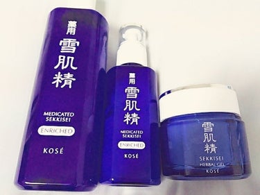 初投稿ですm(*_ _)m

KOSEの雪肌精のスキンケア商品です
化粧水、乳液はエンリッチを使用しています

😌化粧水、乳液
普通ver…さっぱりしていて、すっきり透明感を与えてくれます
エンリッチ…