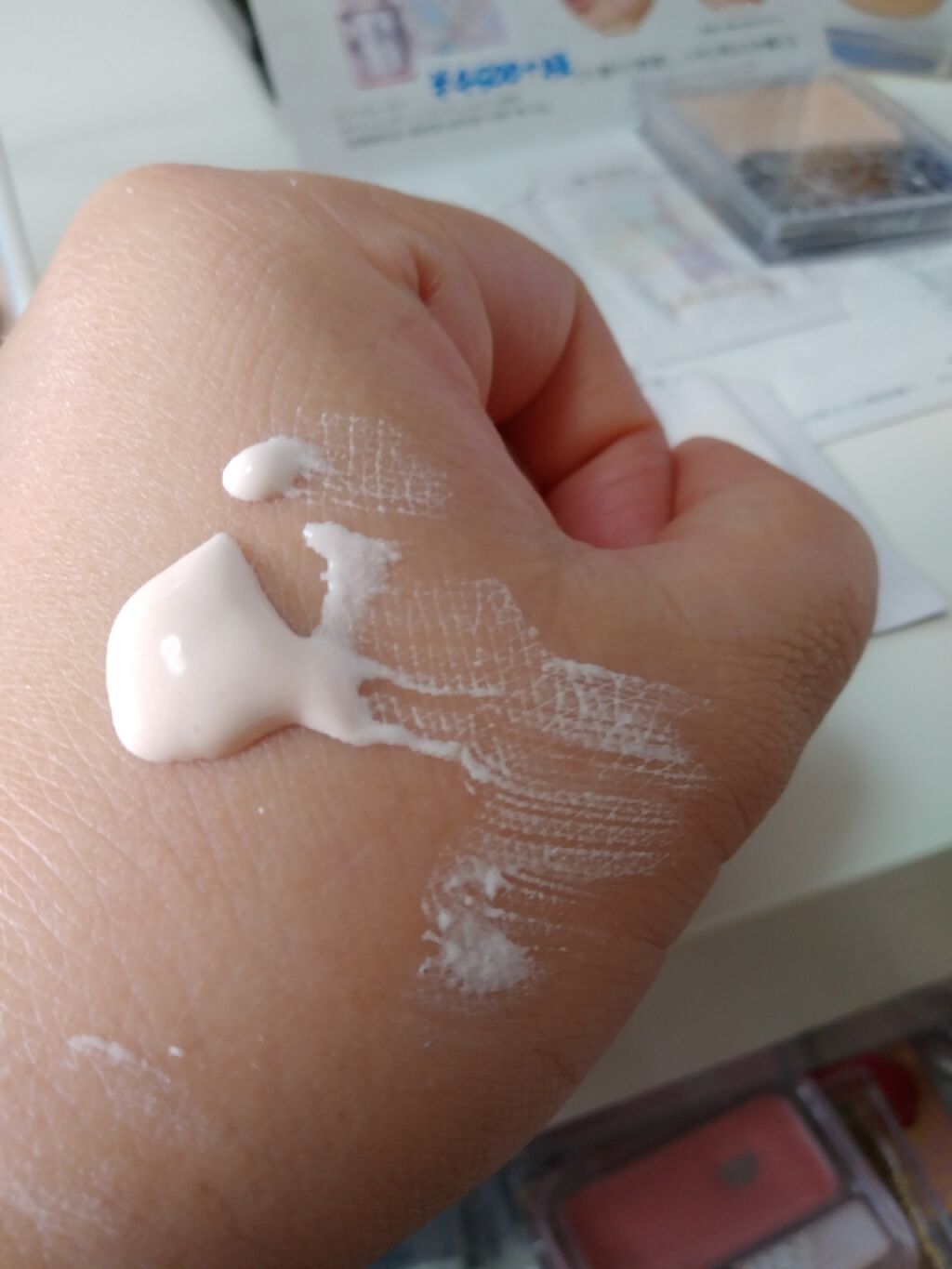 ホワイトニングトーンアップエッセンス/スノービューティー/化粧下地を使ったクチコミ(2枚目)