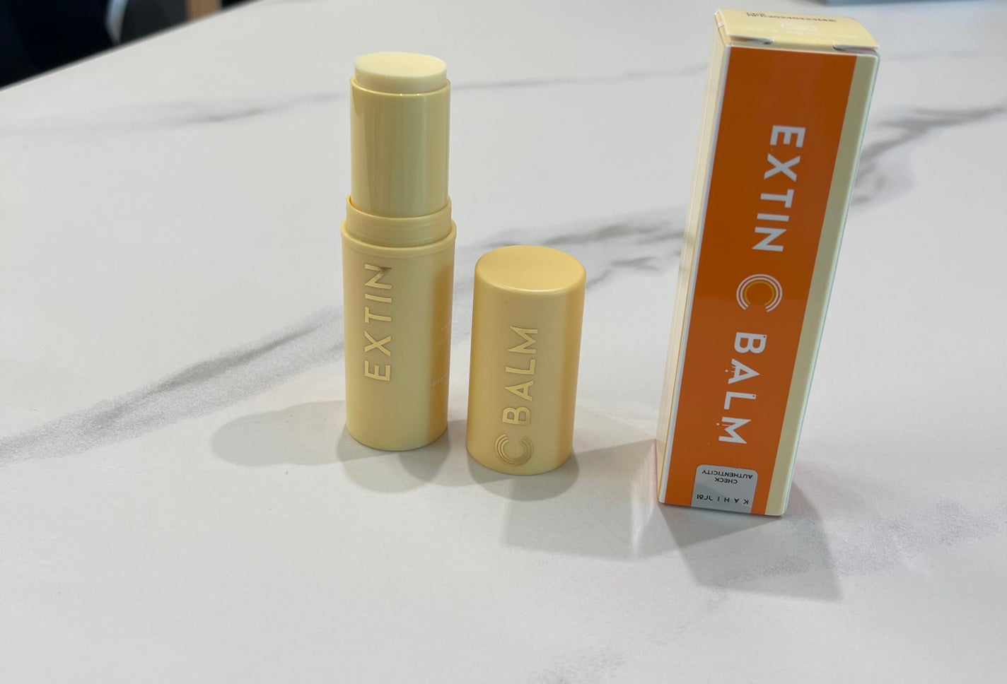 エクスティンCバーム/KAHI/フェイスバームを使ったクチコミ(2枚目)