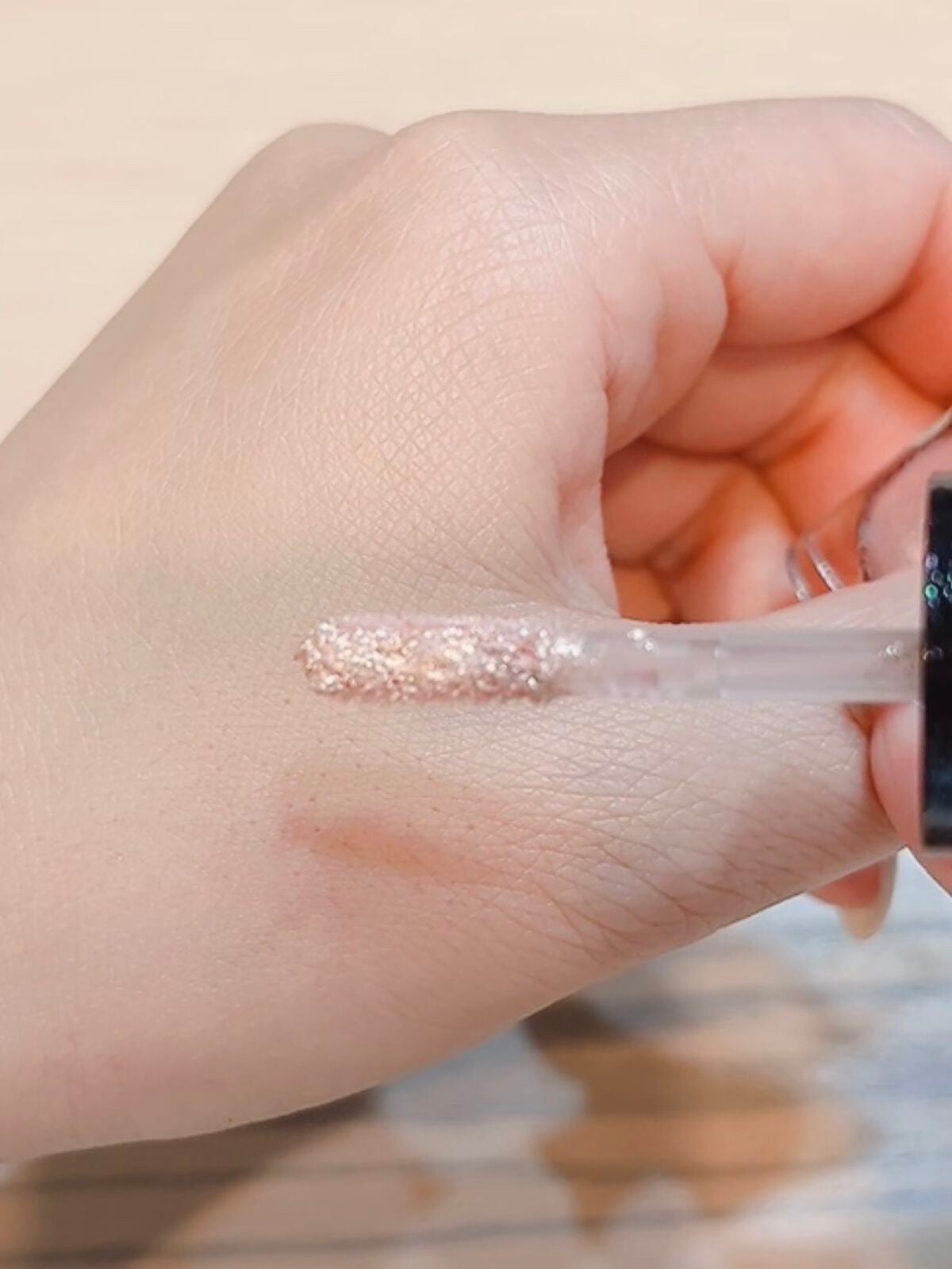 ダズルシャドウ リキッド/M・A・C/リキッドアイシャドウを使ったクチコミ(3枚目)