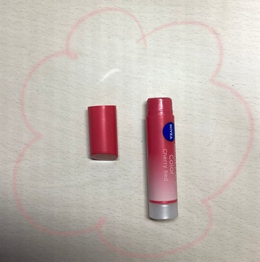 ニベアモイストピュアカラーリップチェリーレッド💄✨


学校で使う用に買ったリップです！


色は薄づきですが鏡を見なくても塗りやすいし、塗り直しにちょうど良かったです😊



保湿もしっかりされるので冬でもちゃんと唇を潤すことが出来ます✨️



ただこれ1本だと物足りないかなーって感じです



なので最初に普通の口紅を塗る必要はあります



色持ちはそこまでですがマスクにもそんなにつかなかったです🍀 ̖́-






✼••┈┈••✼••┈┈••✼••┈┈••✼••┈┈••✼



この投稿がいいなと思ってくださったら、いいね👍やクリップ🧷、フォロー+👤をしてくださると嬉しいです✨







#ニベアリップクリーム 
#ニベア
#NIVEA
#リップ


の画像 その1