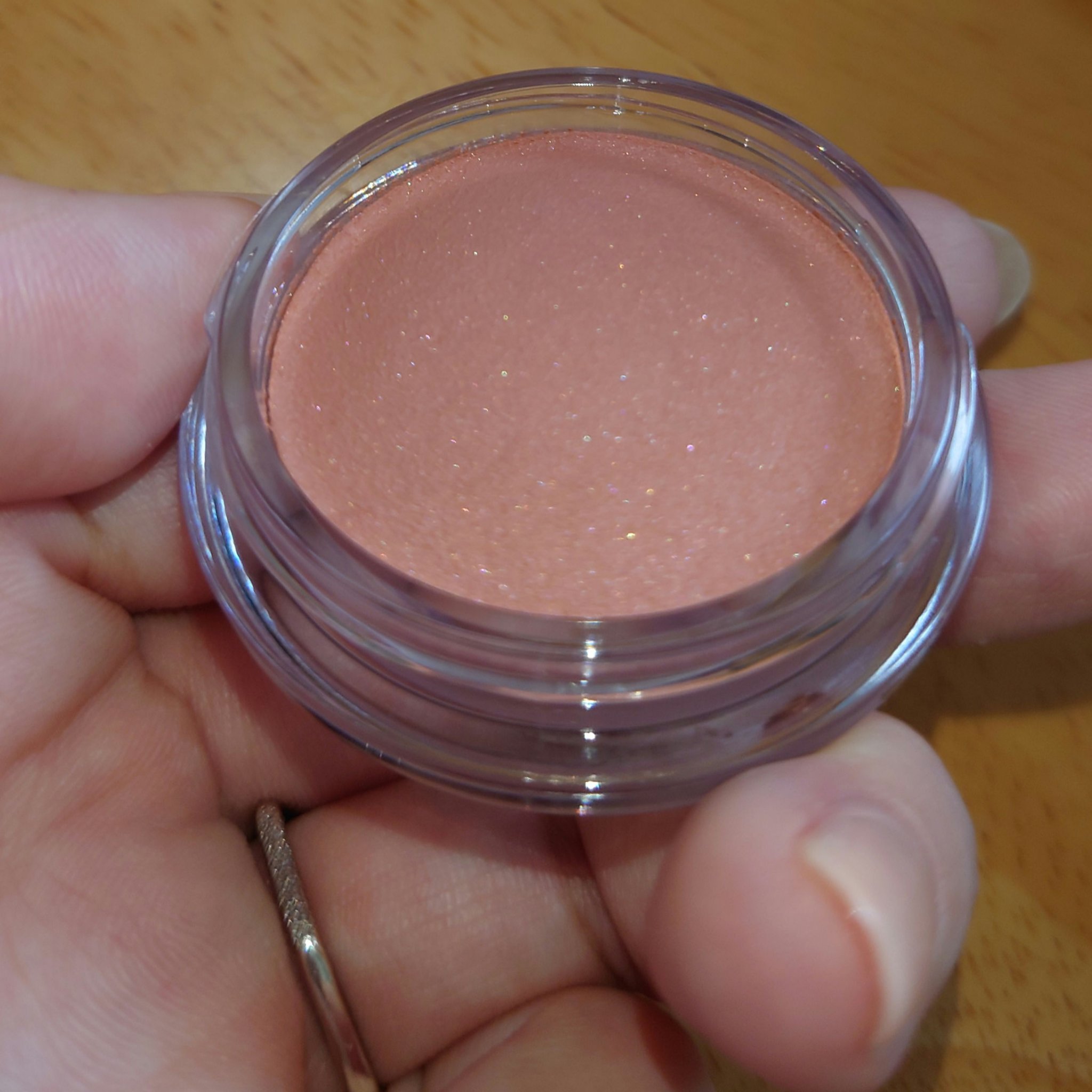 ブリリアージュ クチュールカラーズのクチコミ「ブリリアージュクチュールカラーズのノーザンアプリコットというクリームチークをレビューです🙋
過.....」（2枚目）