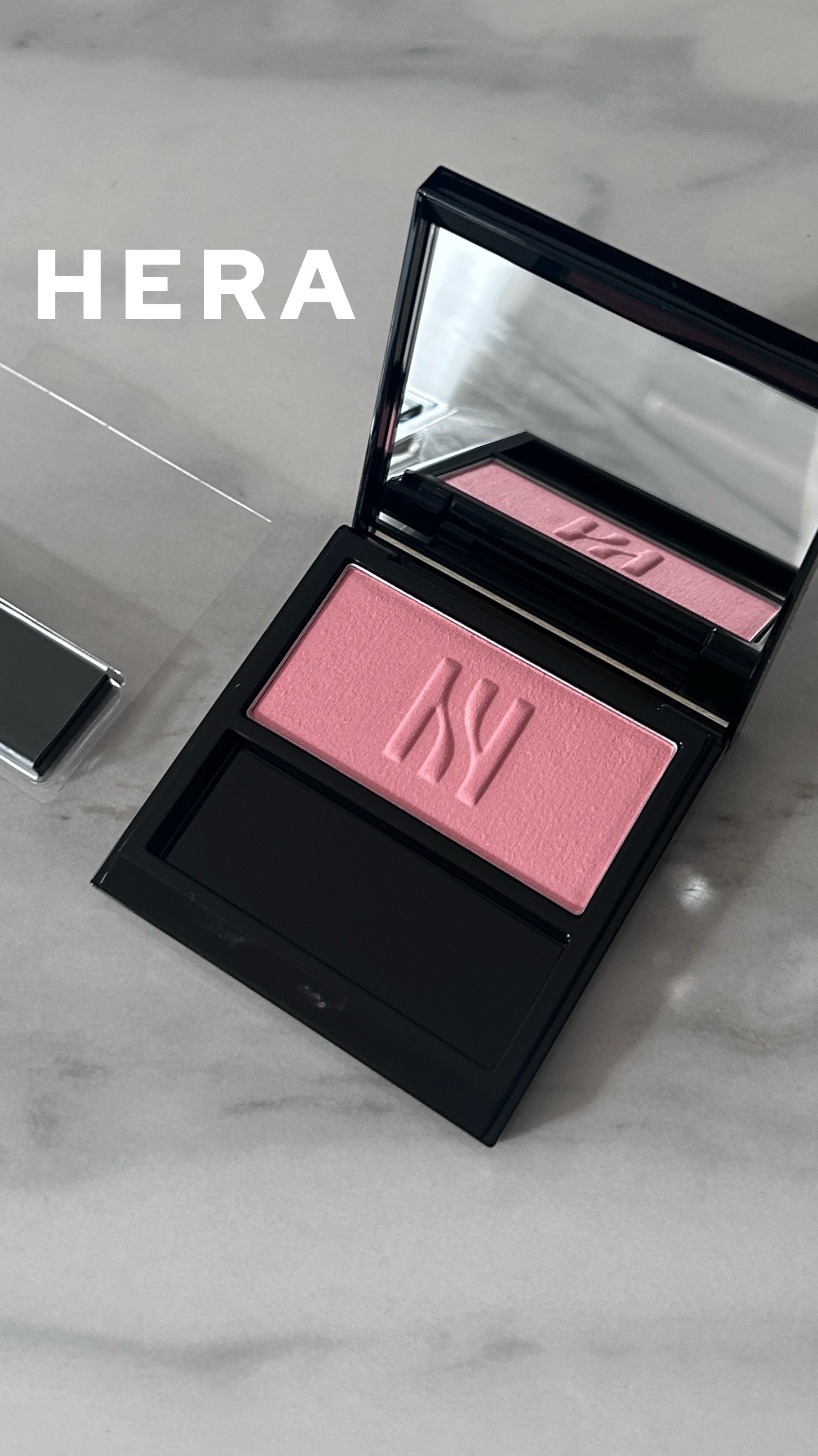 可愛いピンクー！！
イエベ春にもってこい！
つけた感じもそのまんまで綺麗な発色！！

HERA　 #204 　フラットピーチ