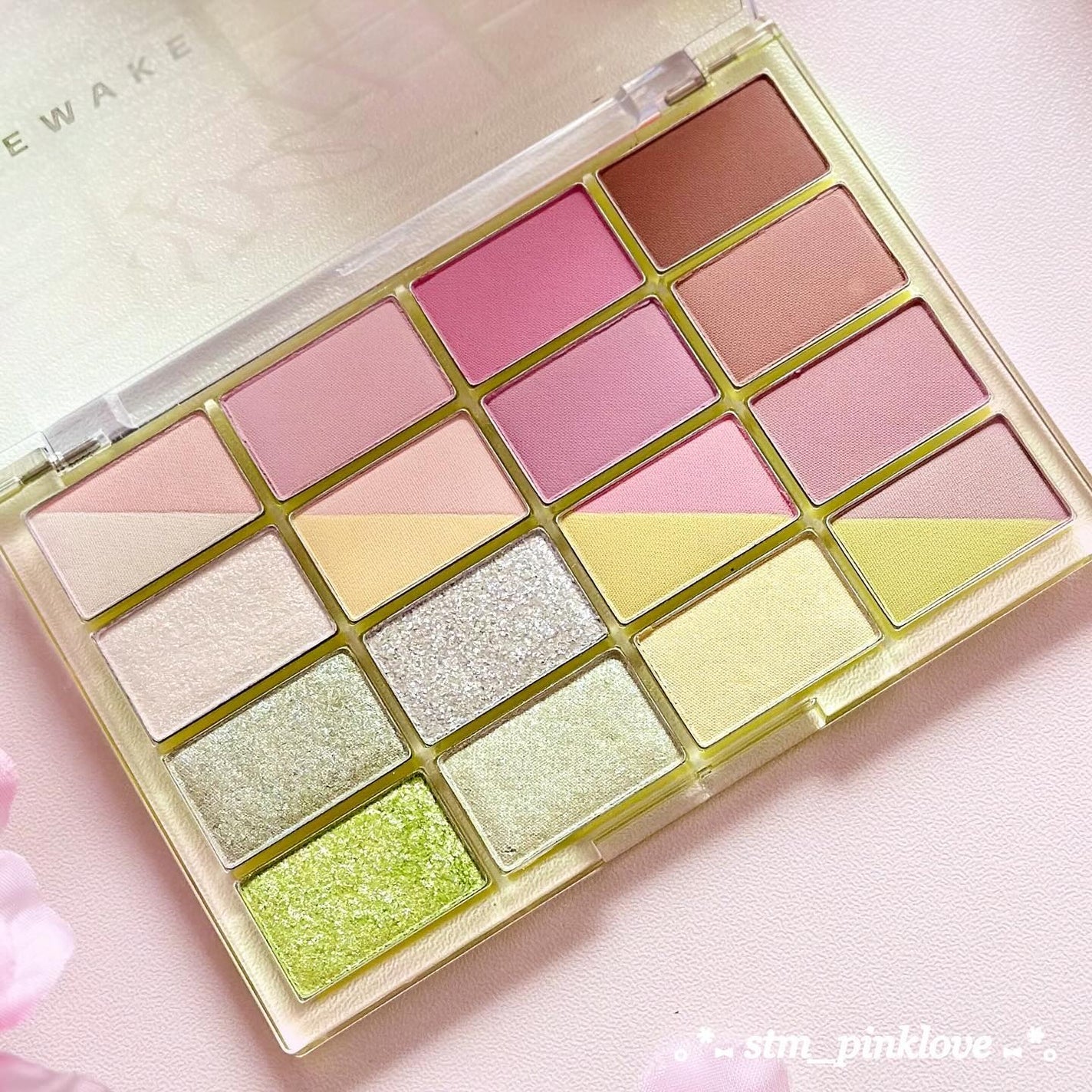 ソフトブラーリングアイパレット/wakemake/アイシャドウパレットを使ったクチコミ(3枚目)