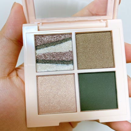 レブロン ダズル アイシャドウ クアッド/REVLON/アイシャドウパレットを使ったクチコミ(2枚目)