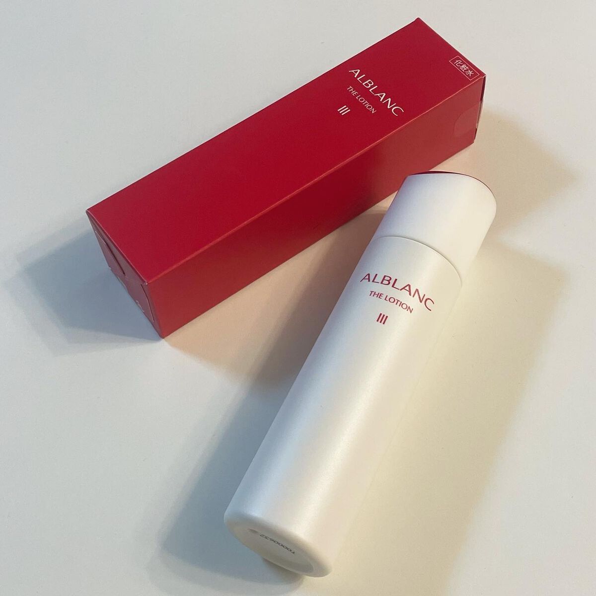 .
【ALBLANC】
📎アルブラン ザ ローションIII
@alblanc_jp 

4種類ある化粧水で
季節や肌タイプに合わせて使い分けができるよ😌🫶

日本初、花王独自の保湿成分の
「センレンシエキス」を配合していて
角層までし