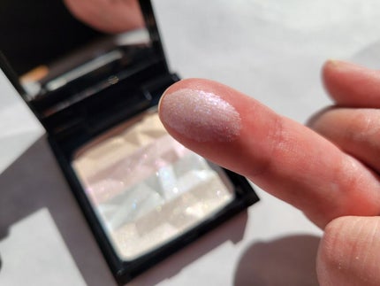 オーロラライズグロウハイライター/KATE/パウダーハイライトを使ったクチコミ(3枚目)