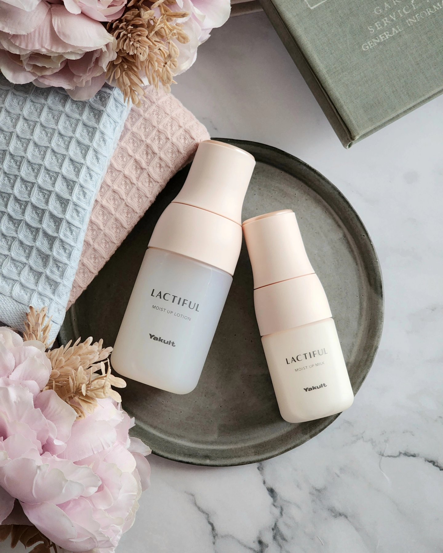 ヤクルトがつくった乳酸菌スキンケア、ラクティフル様の⁡
⁡｢ラクティフル モイストアップローション｣⁡
⁡｢ラクティフル モイストアップミルク｣を頂きました❣️⁡
⁡⁡
⁡丸みのあるフォルムと、ふんわりピンクのパッケージがめちゃキュート🤗