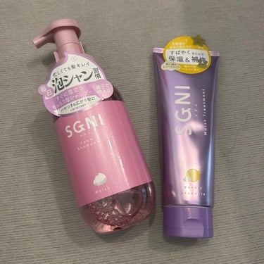 お気に入りのヘアケアブランドからまた新しい商品が出たとの情報をみて
早速購入★

泡で出るシャンプーは初めて！
泡立てる必要がないので髪や頭皮に優しい感じがします。
香りもとってもいい香り。
