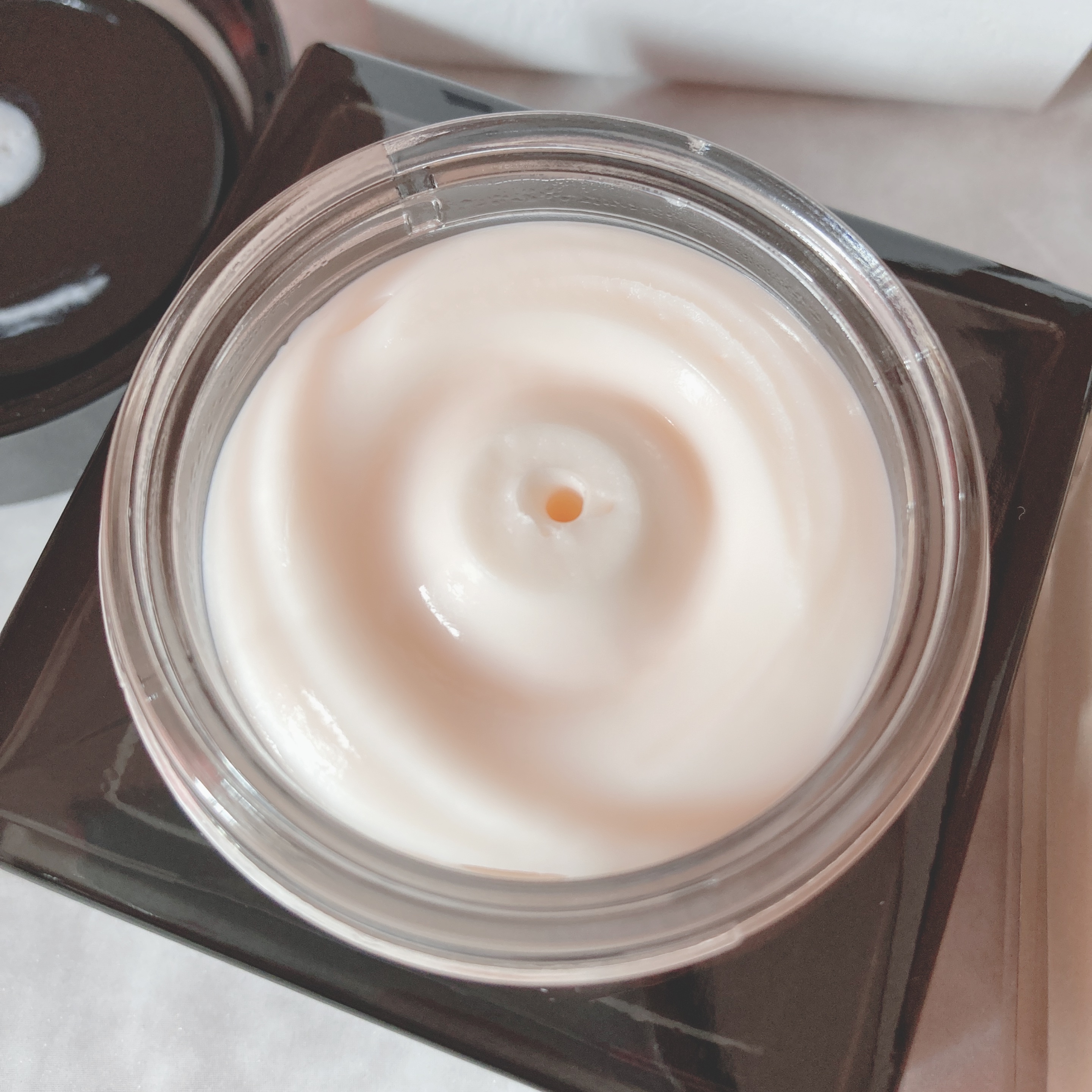 アンリミテッド ケア セラムイン クリーム ファンデーション 774/shu uemura/クリーム・エマルジョンファンデーションを使ったクチコミ（3枚目）