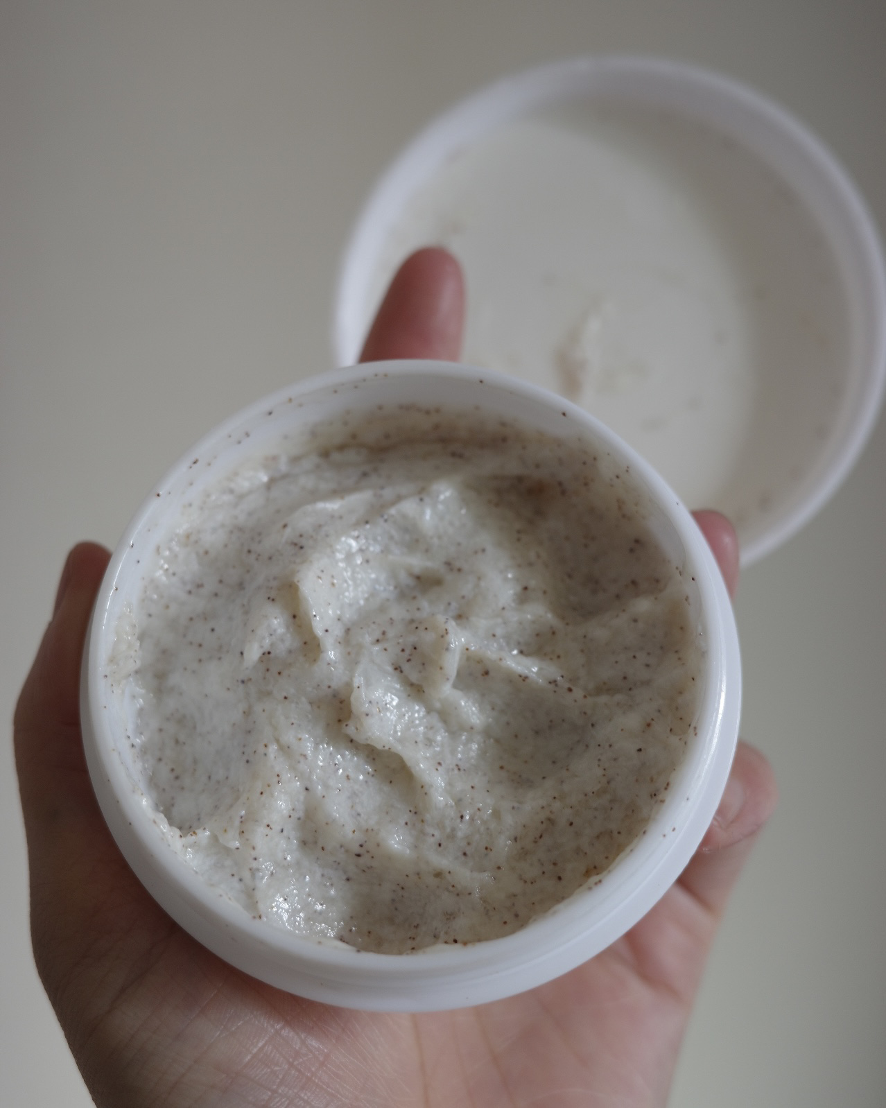 リビングオイル スクラブ ソープ サンダルウッドシトラス ＜フェイス＆ボディスクラブソープ＞/soel/洗顔石鹸を使ったクチコミ（2枚目）