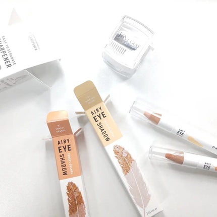 いちごソフトクリーム on LIPS 「ジョイココエアリーアイシャドウ01番ミルクティーベージュ02番..」(4枚目)