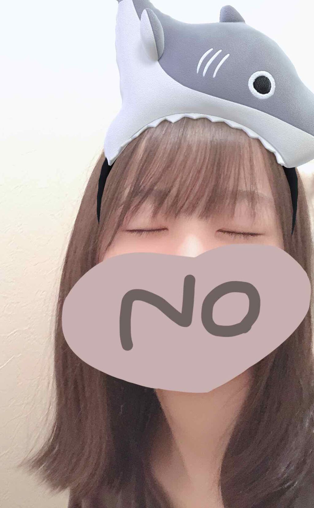 Haru on LIPS 「自分で前髪切りました🥺薄くしたんですが、薄い方がいいのかな……..」(1枚目)