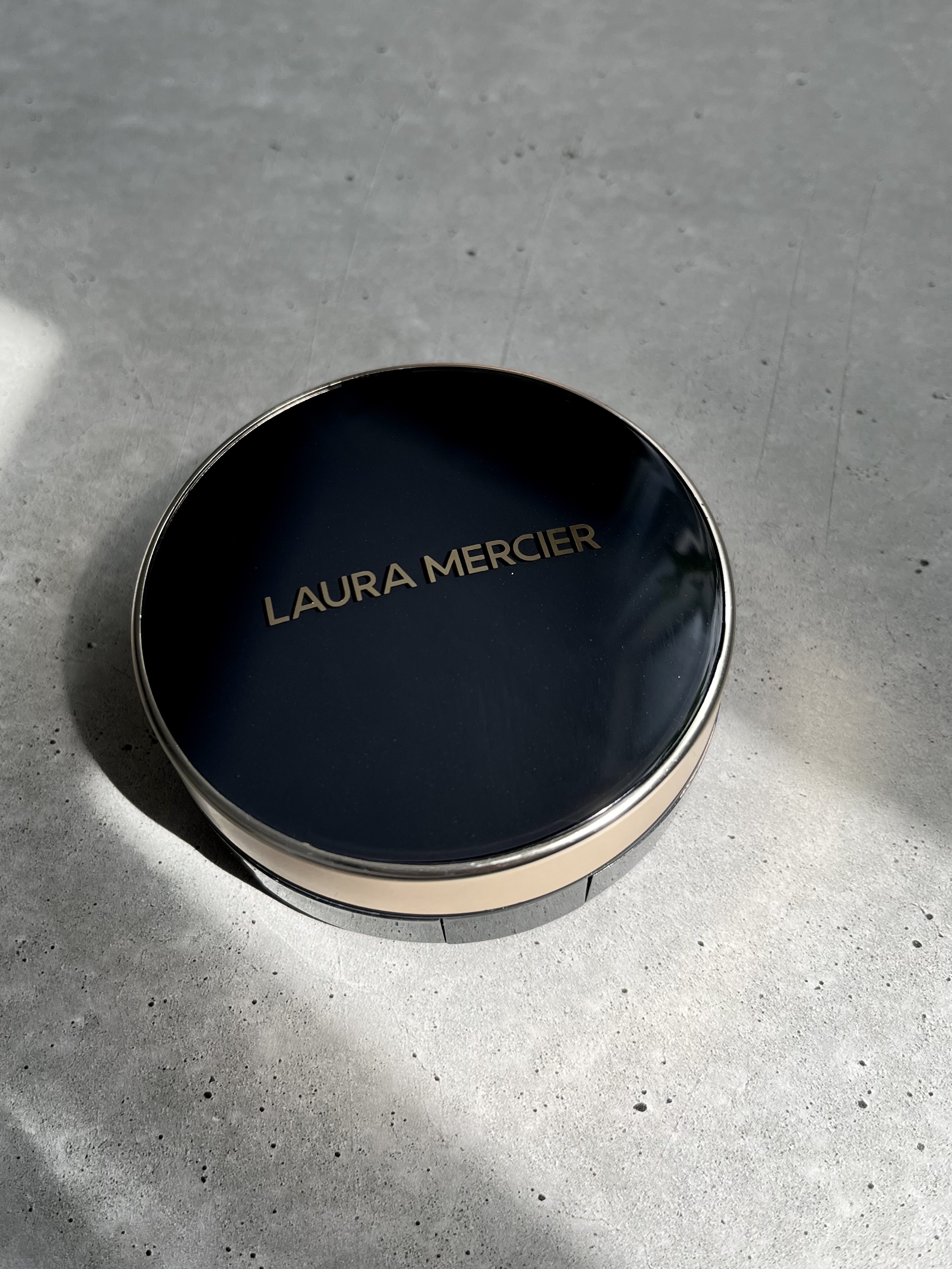 フローレス ルミエール ラディアンス パーフェクティング クッション/ローラ メルシエ/クッションファンデーションを使ったクチコミ（1枚目）