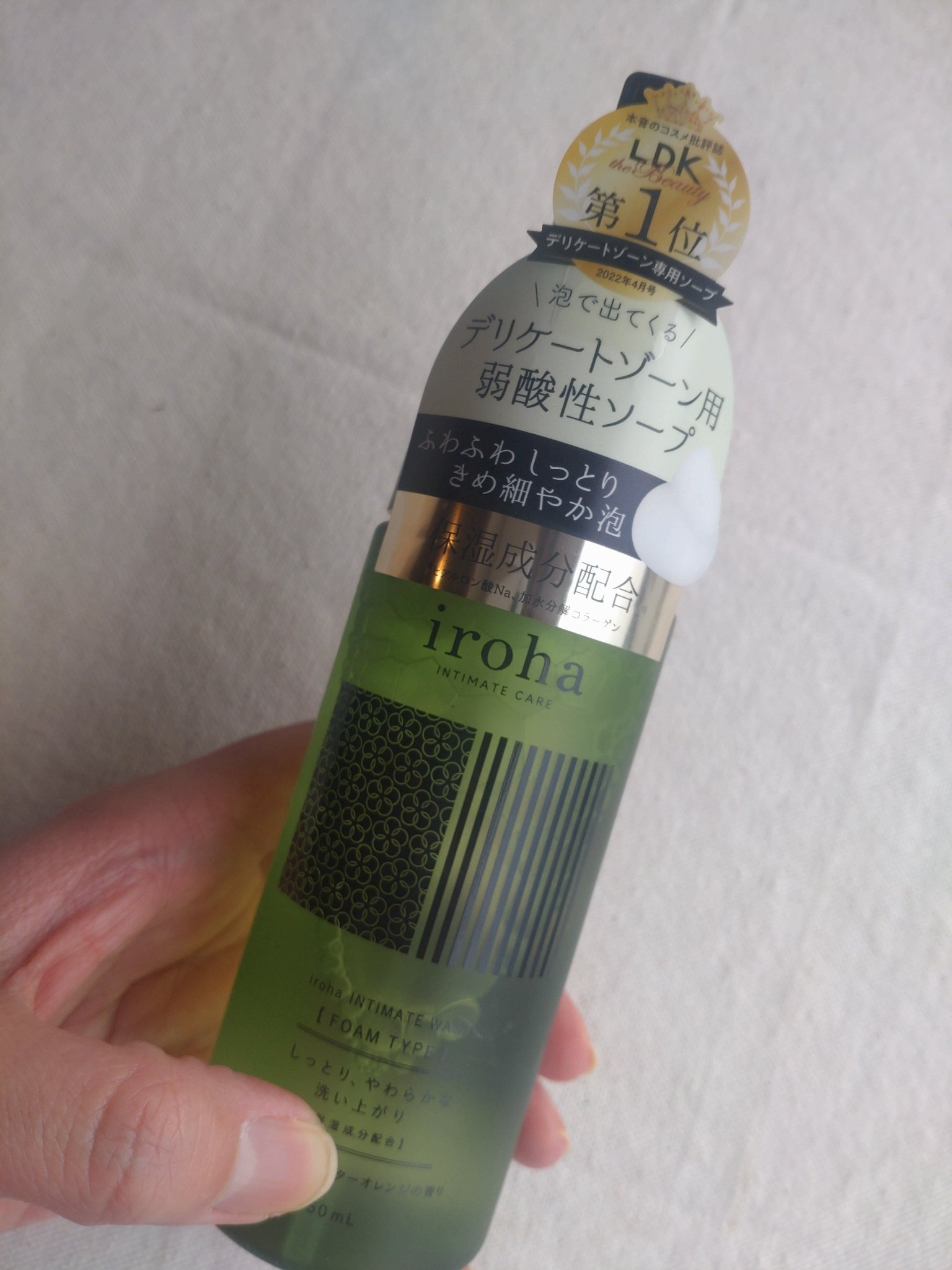 iroha INTIMATE CARE
イロハ インティメートウォッシュ フォームタイプ

────────────
デリケートゾーン用のソープです。

泡で出てくるタイプで手軽に使える🙆
（2枚目の写真は1プッシュ分）

きめ細かいふわ