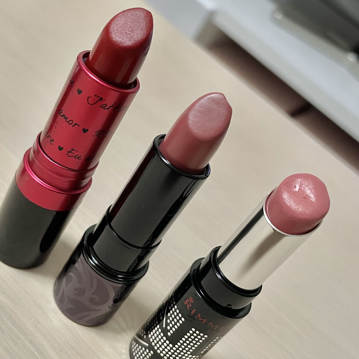 スーパー ラストラス リップスティック 999 ラブ イズ オン/REVLON/口紅を使ったクチコミ（2枚目）