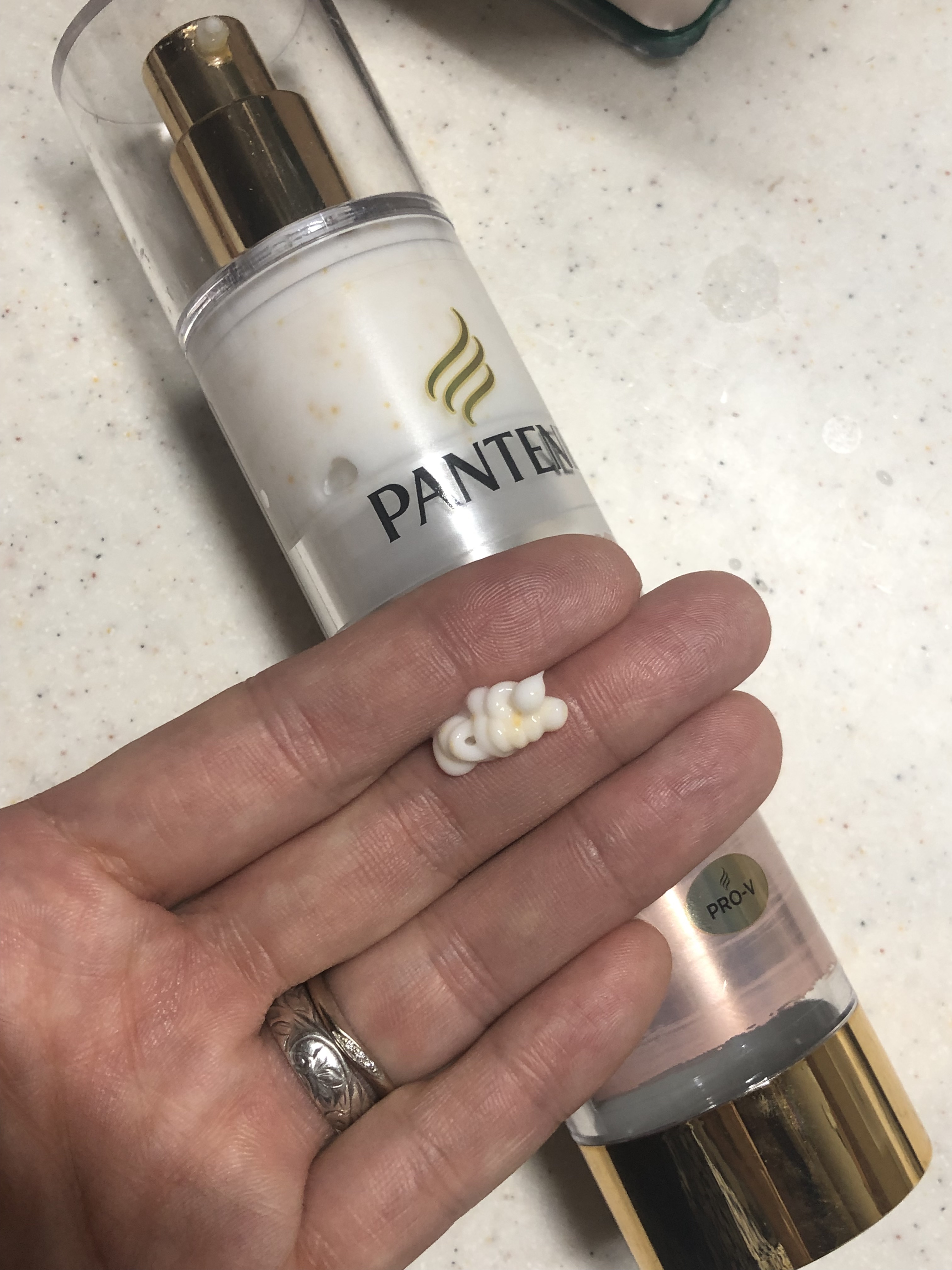 パンテーン パンテーン エフォートレス クイック リペアー カプセル ヴィタミルク(洗い流さないトリートメント）のクチコミ「パンテーン
パンテーン エフォートレス クイック リペアー カプセル ヴィタミルク
洗い流さな.....」（1枚目）