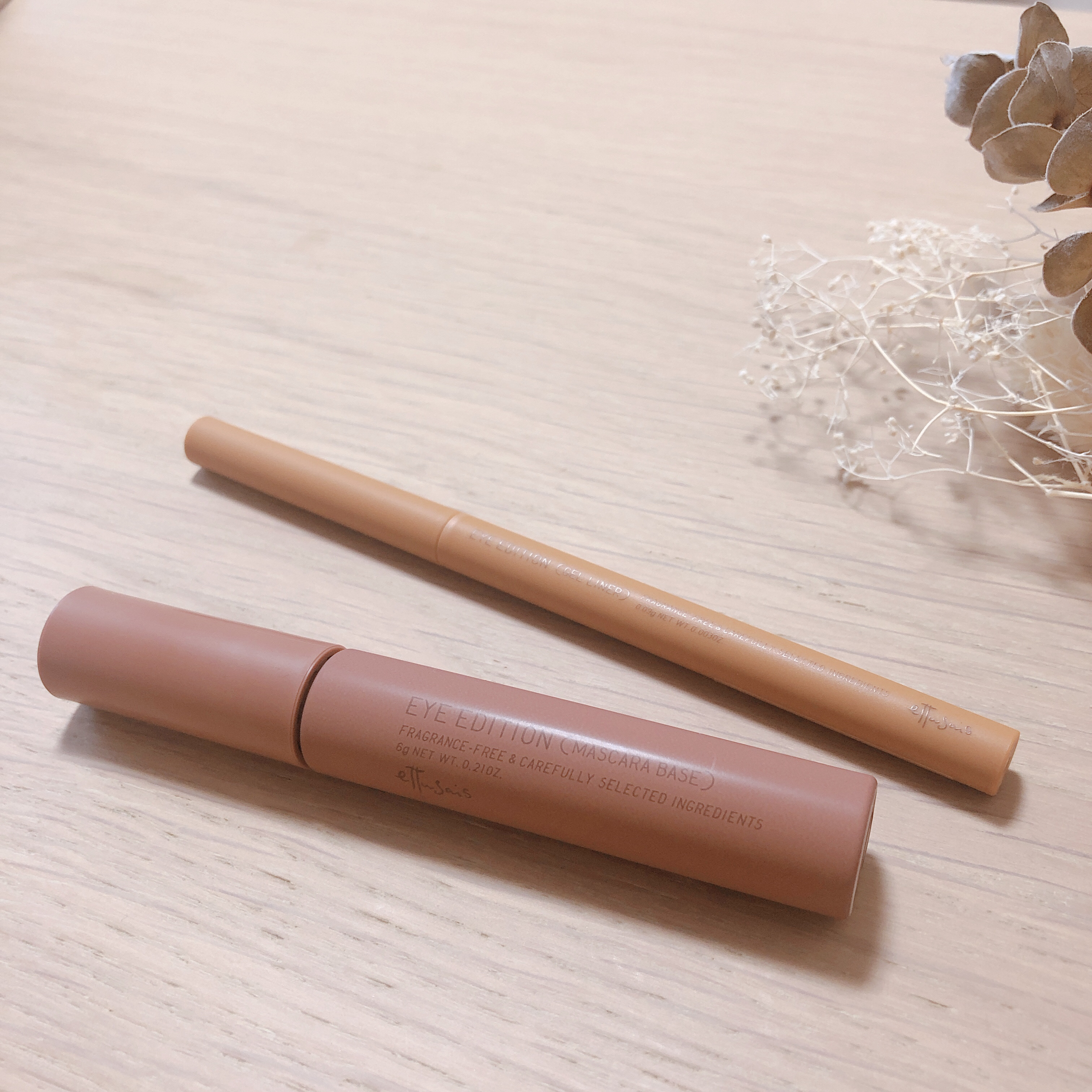 ettusaisから限定で発売された
マスカラベースとジェルライナー💐𓂃˚‧


マスカラベースはもともと大好きで
毎日使っているんですが、
この限定のクリアブラウンが
めちゃくちゃかわいい！！！

これ1本で全然良い🤎⸝⸝⸝⸝
お仕