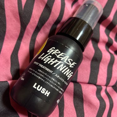 LUSH艶肌ドロップ(スポットトリートメント)

LUSHの毛穴を目立たなくしてくれる成分が入った美容液の前に使うトリートメントです。


んー。
使わなくてもいいかなと私は思いました。
毛穴がちっさく