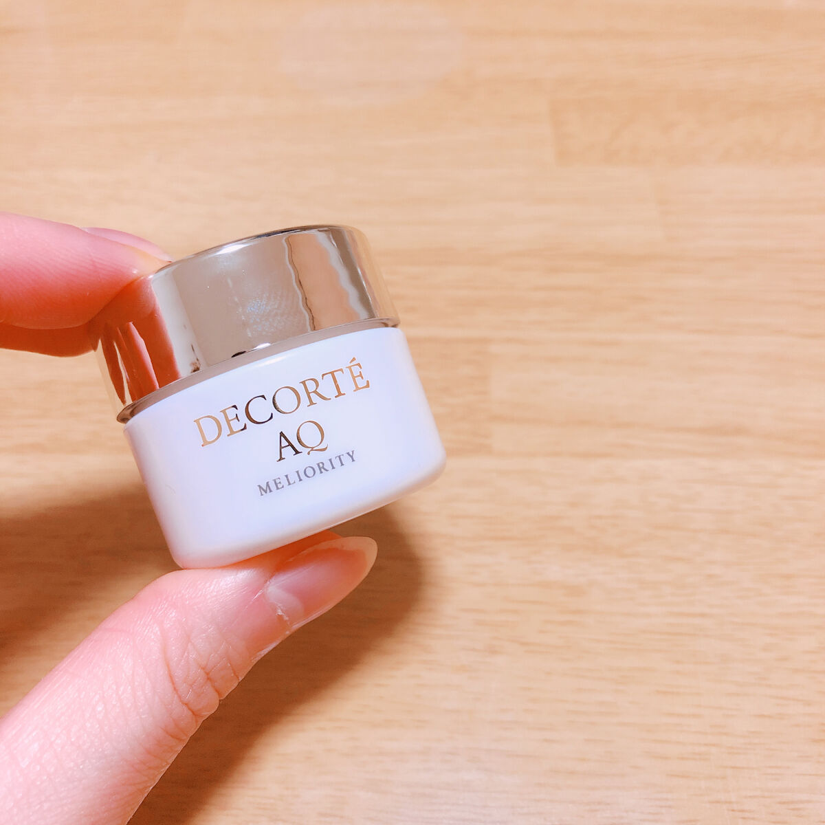 コスメデコルテで大人気の
クレンジングクリーム💐⸝⸝⸝⸝

お試しサイズをいただいたので
しっかりお試しさせていただきました！！

この小さなサイズでも
5日ぐらいは使えました⸜🌷︎⸝‍



このクレンジングクリームは
お顔にのせてく