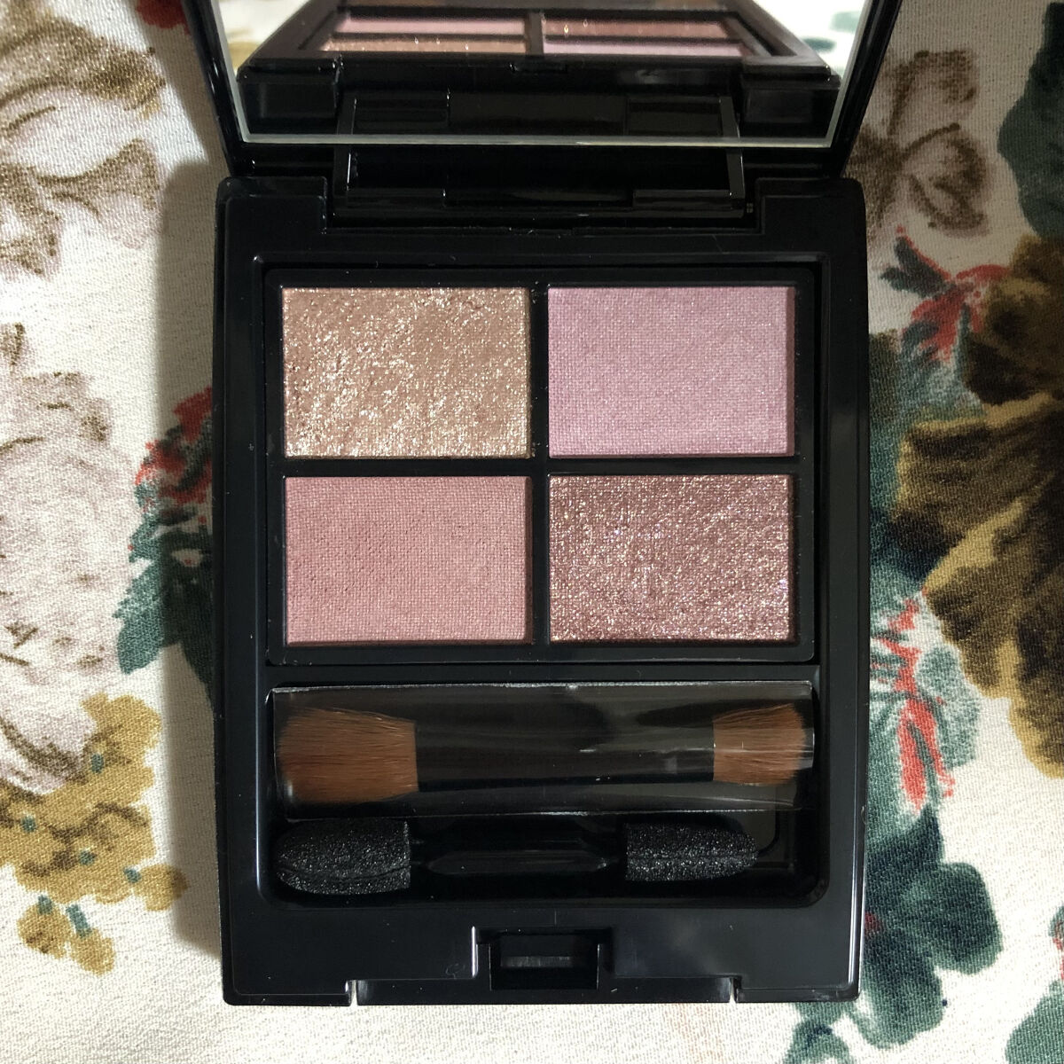 ミネラルクラッシィシャドー/エトヴォス/アイシャドウパレットを使ったクチコミ（2枚目）