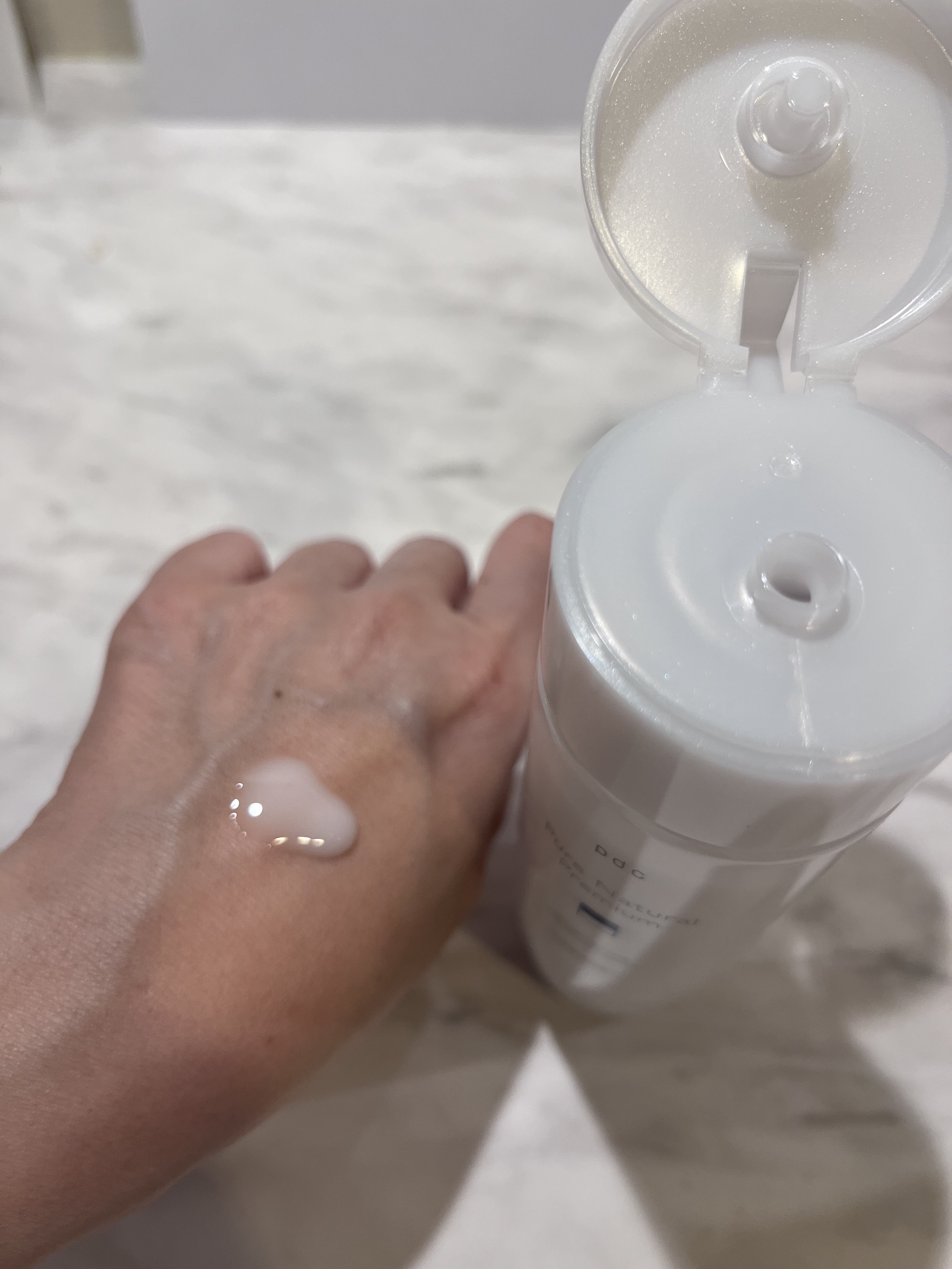 ピュア ナチュラル プレミアム ブライトニング エッセンスローション /pdc/オールインワン化粧品を使ったクチコミ（2枚目）