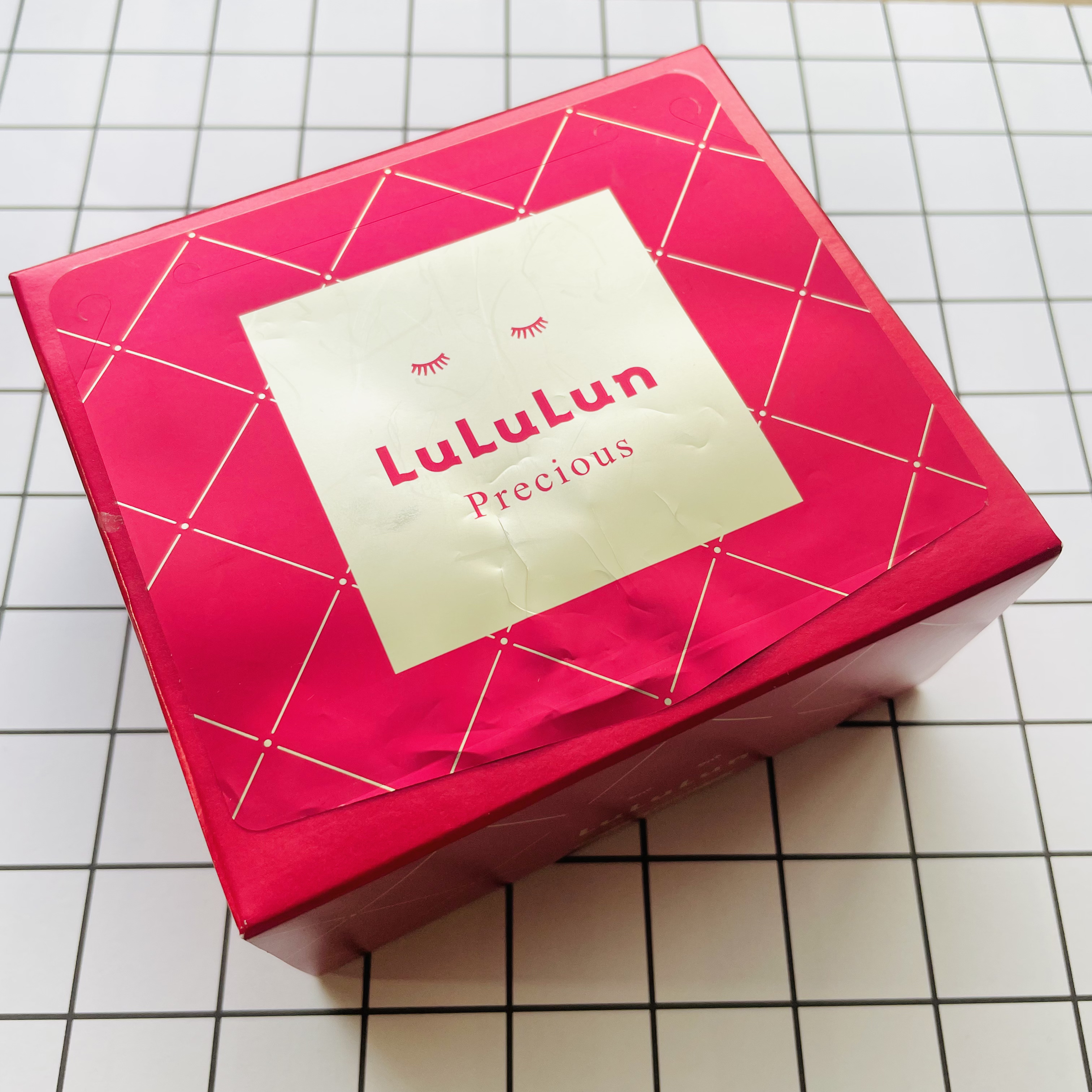 ルルルン
𓊆ルルルンプレシャス RED モイスト 32枚入𓊇

大人肌には、大人肌に合わせた届け方
年齢とともに崩れがちな皮脂を補い、
バランスを整えて乾燥やごわつきをセーブ

20代後半からの乾きやすい肌には
濃密保湿のREDがおすす