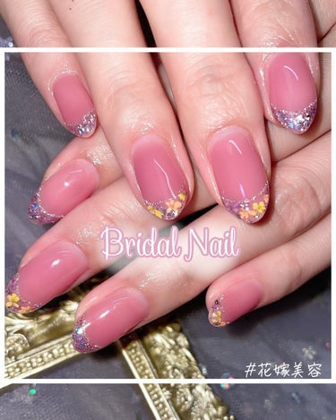 デザインお悩み中の花嫁さんへ💍💅
私のお気に入りの前撮り用ネイルデザインを
共有です🙌

💖ちゅるんピンク＋ガラス＆お花フレンチ🌸

前撮りは海辺でのロケーションフォトだったので
完全キレイめに寄せ切り