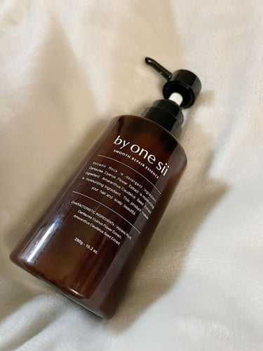 ○by one sii
SMOOTH REPAIR ESSENCE

ハイトーンやパーマで傷んだ髪の毛のケアに導入してます。
トリートメントでもヘアオイルでもなく、使っているシャンプーに混ぜるだけの画期